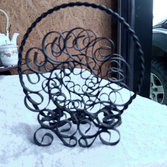 Black iron napkin holder - Picture 2 of 3
